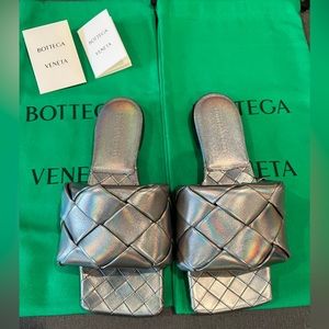 Authentic NEW Bottega Veneta Lido sandal